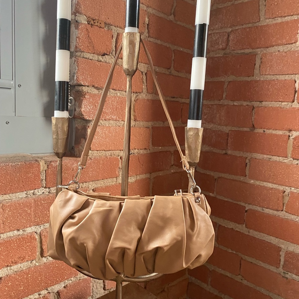 Gathered purse. Nude/neutral. Shoulder bag.
